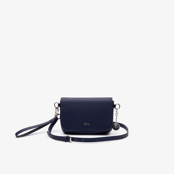 
Lacoste women an urban shoulder bag with a classic cut, trimmed with pique cloth with a flap